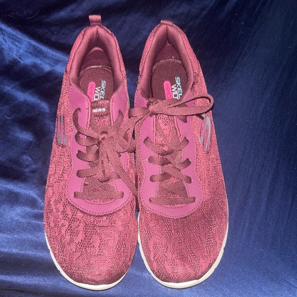 🌟Skechers Sneakers in burgundy, Comfortable Lifestyle Shoes